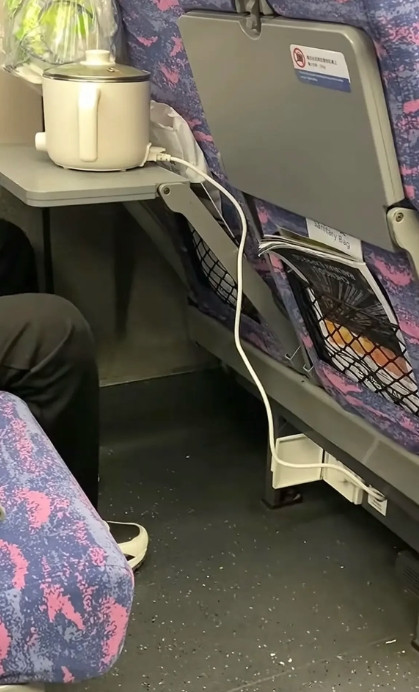 帽子叔叔估计头都大了，这管还是不管好，[捂脸哭][捂脸哭][捂脸哭]