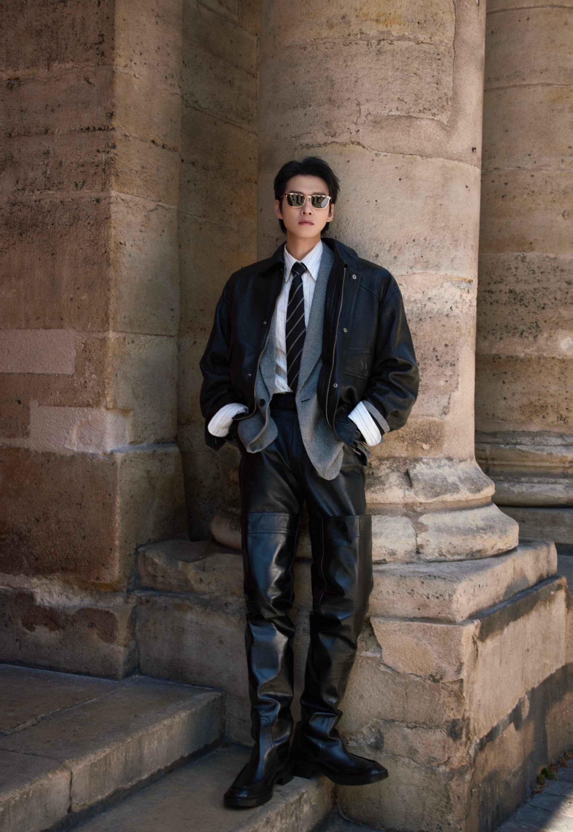 魏大勋与圣罗兰巴黎再聚圣罗兰巴黎男装大秀魏大勋×SaintLaurent，