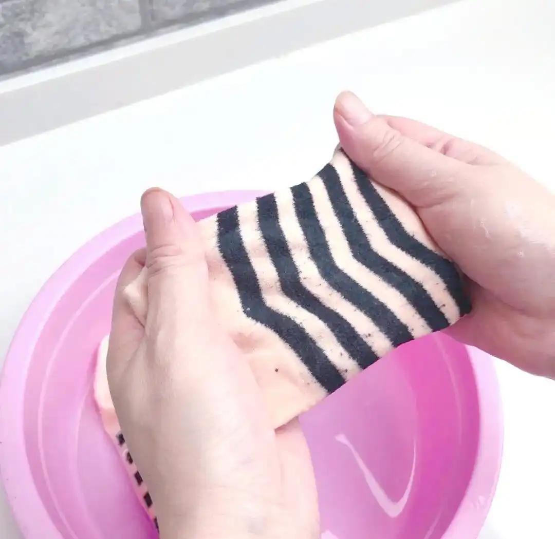 袜子越洗越硬？不是质量差！就因水里这2个“元凶”，一招就能变软！水让袜子变