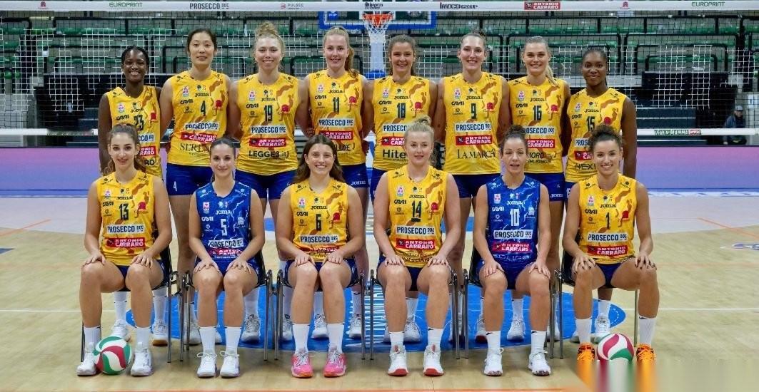 人生是遗憾的，我的国家队篇章已经结束...朱婷科内利亚诺队友前国家队副攻兼队