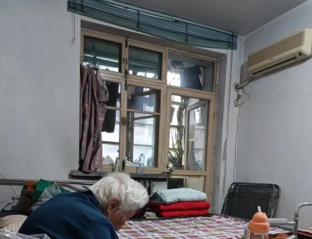 我退休金只有1700，儿子儿媳不稀罕，把我送到女儿家。我在女儿女婿家一住就是15