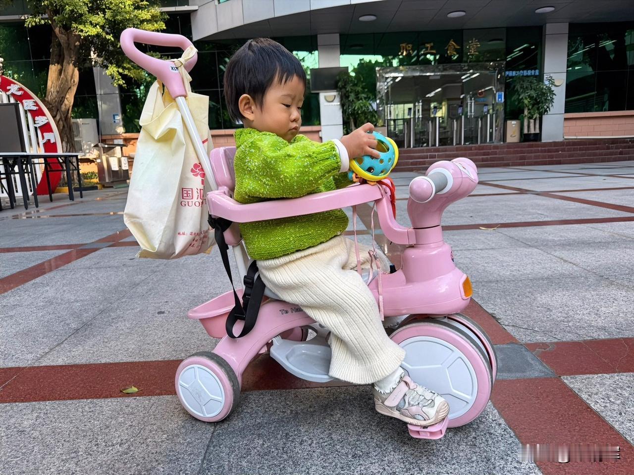 （1468）：孩子，早上好。今天清晨深圳下了一场小雨，空气终于没有那么干燥啦，鼻