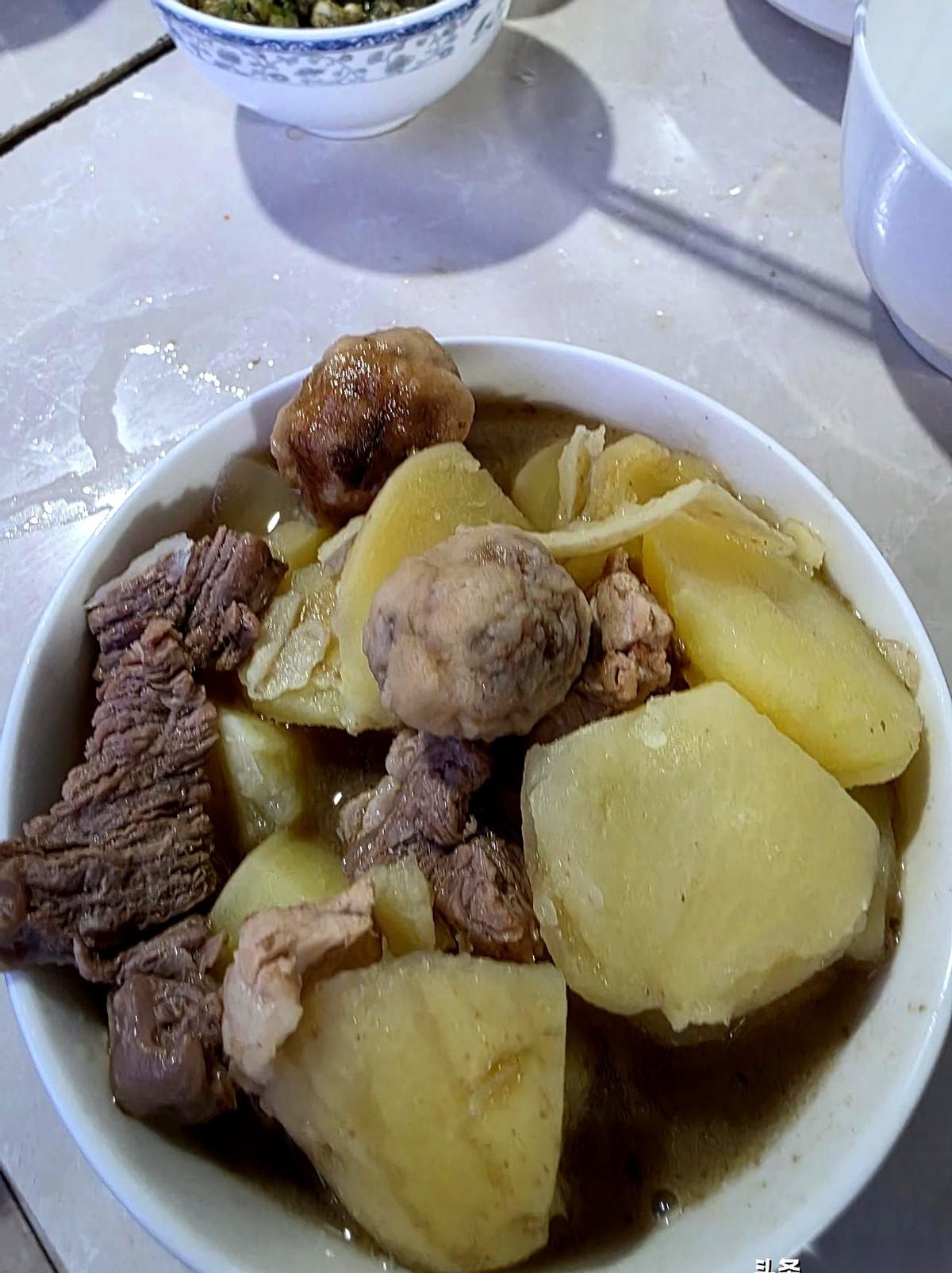 我当着面就打击我三嫂，说她做的饭，根本比不上二嫂。这话，我说了不止一回。今晚