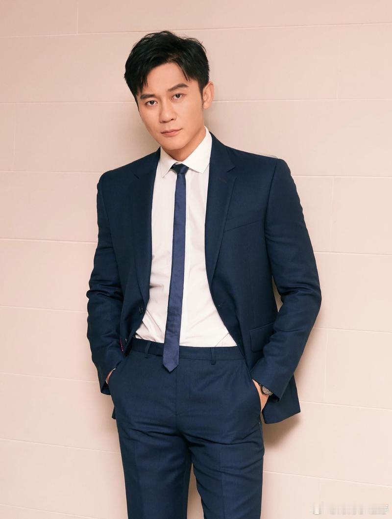 李晨一秒认出跑男家族李晨这操作绝啦，直播光看眼睛就把跑男成员全认出。哪怕李昀锐颜