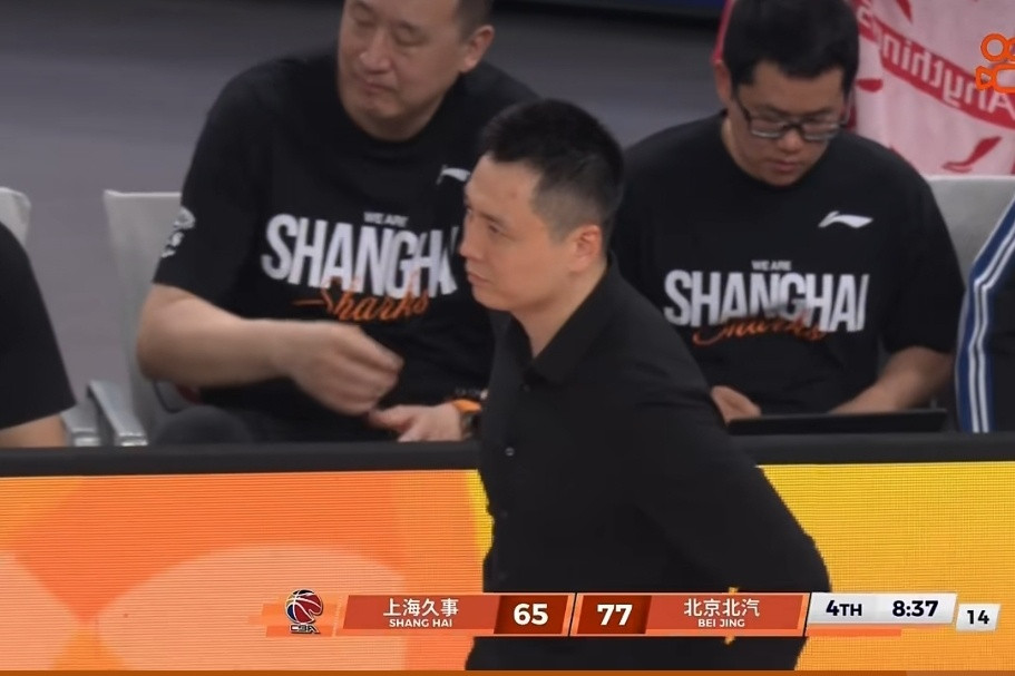 此前都说过了，上海男篮阵容看着挺吓人，其实短板很多。尤其后卫线，没有后卫三分投手