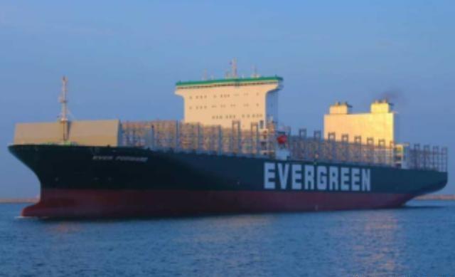 2008年，一群索马里海盗看走眼，他们居然劫持了一艘载有33辆“T-72”坦克的