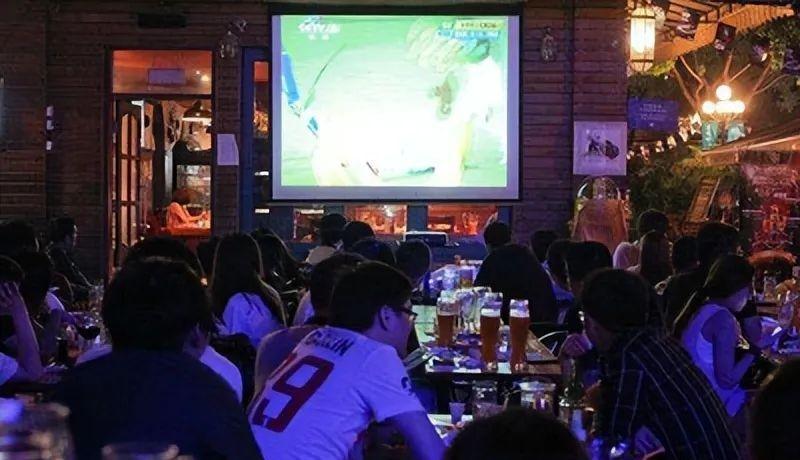 前阵子还在吵，不买世界杯也没什么。结果央视把2026年美加墨世界杯中国大陆独家转