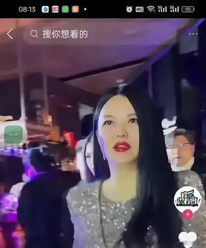 饭局刚进行到第七分钟，李湘就被何超琼不动声色地晾在了一旁。视频里，她刚提及女儿一