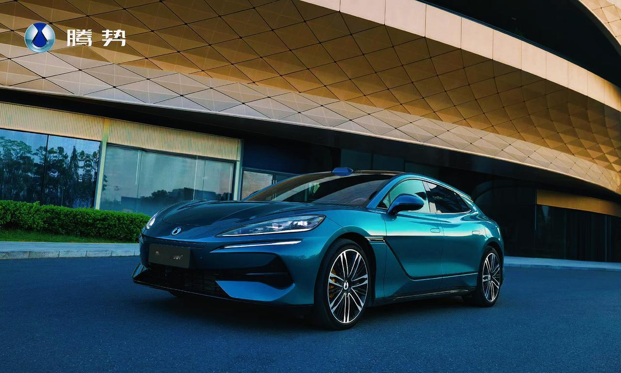 解锁新配色，腾势Z9GT全新“峡湾绿”车色来了全新腾势Z9GT外观亮相全新腾势