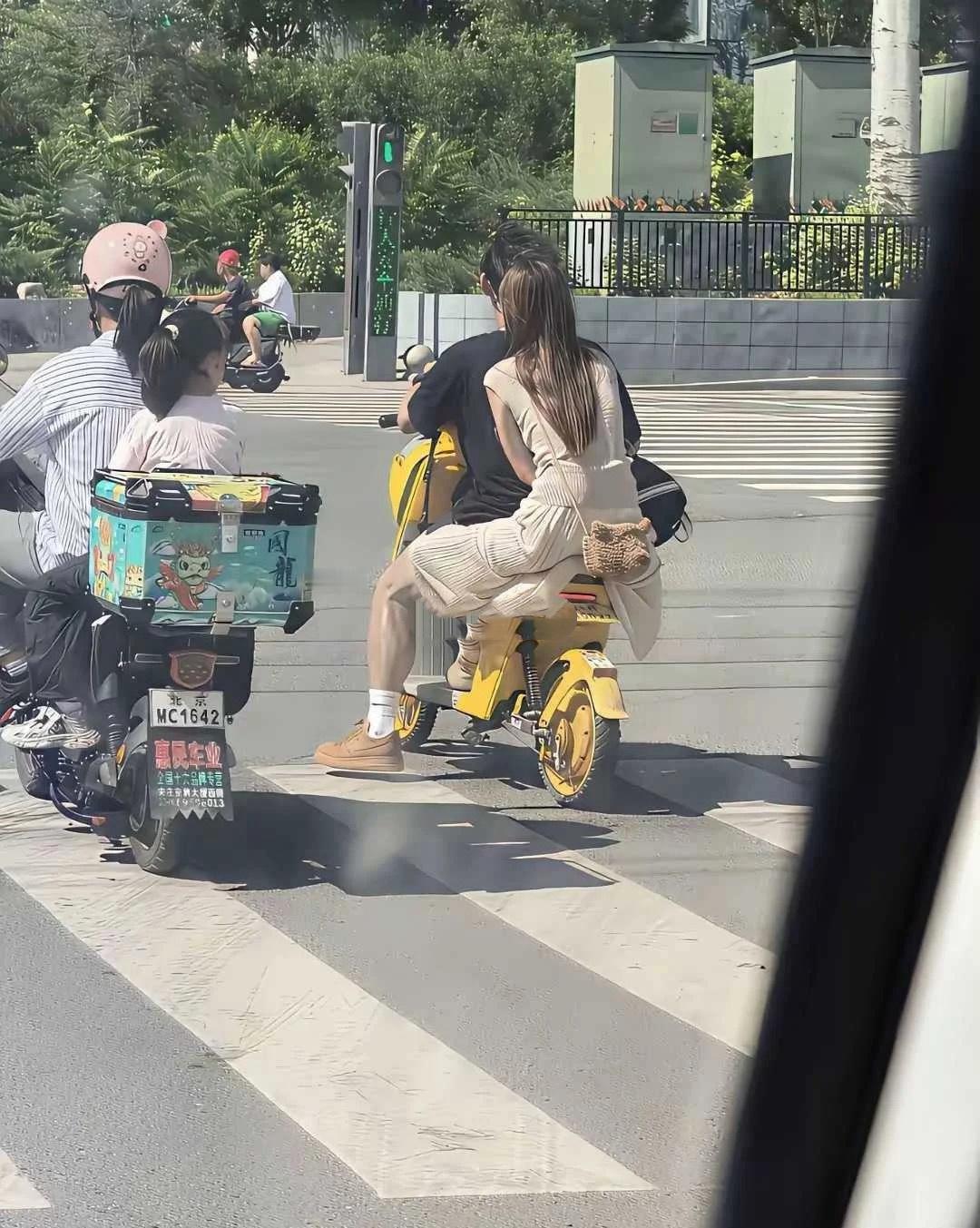 美女这腿练的有点好啊！