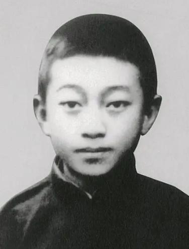 1921年，福州名手林贻堂和人下围棋，赌注是五块银元，占尽上风之时，一个7岁的小