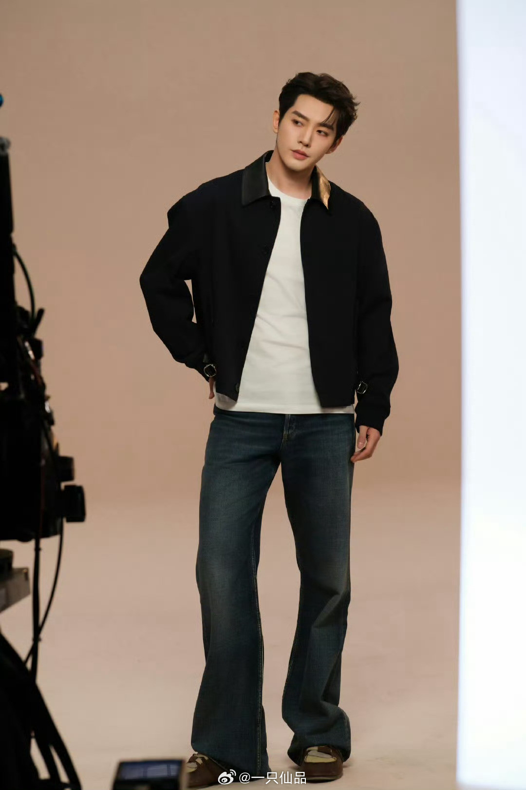 邓为今日营业妥妥的视觉盛宴实话实说，这才是春日男神该有的氛围感邓为春日色彩大片氛