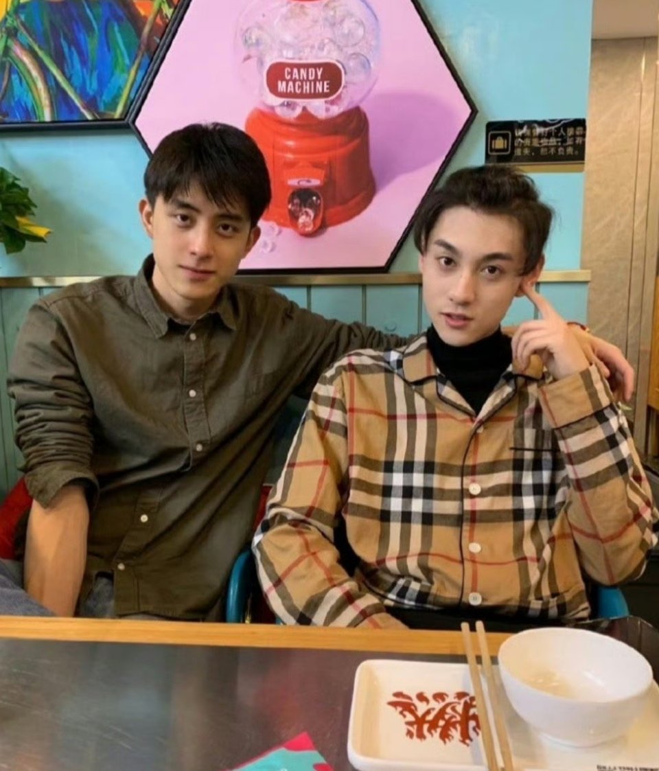 网友说，敖瑞鹏比较帅，你们认同吗？