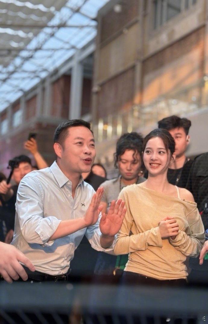 别说小鹏MONA和欧阳娜娜挺有CP感的小鹏MONA要这么讲智驾我可就懂了欧阳娜娜
