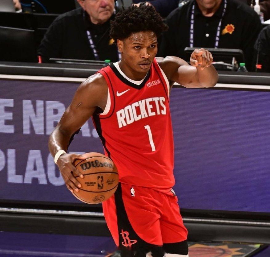 阿门接受媒体采访，他认为火箭理应更频繁地打出这样的统治级表现，直言火箭的阵容深度