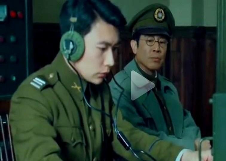 1950年台北马场町，吴石被绑赴刑场，还抬眼扫了行刑队，那一下被于和伟演活了。