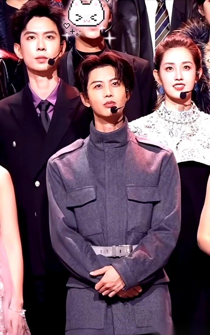 “我倒无所谓，但你不行。”这大概是我今天听过最爷们儿，也最温柔的一句话了。不