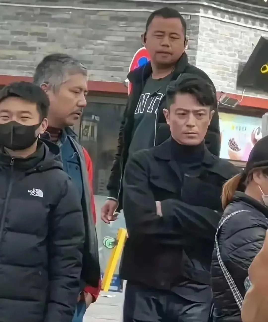 咱就说霍建华这张脸，放我们老家那旮旯，指定得单着！不是说他丑啊，是这长相太“端着