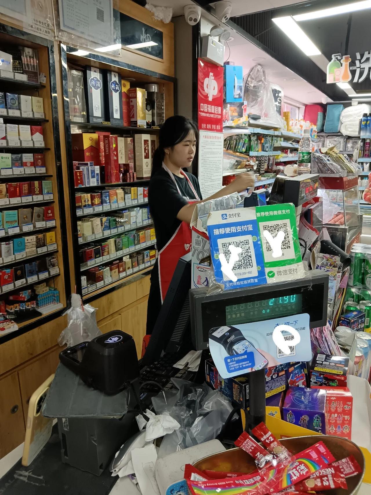 小镇做题家的白菜来了，就看谁能抓住机会。超市老板女儿，芳龄21，初中文化，户籍