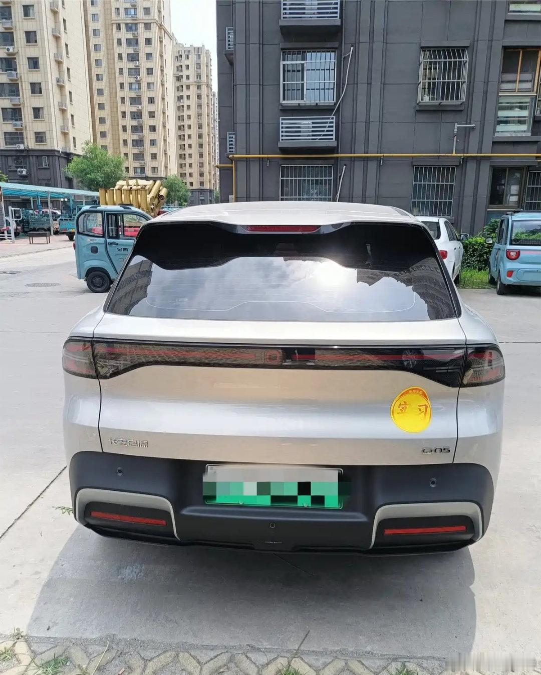 长安启源Q05提车小结终于把Q05接回家！十万级纯电/插混代步SUV，车身小巧但空间不抠，后排能翘腿
