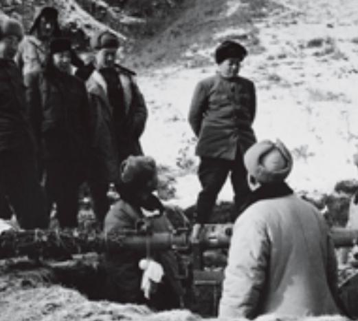 1956年，彭德怀在青海视察边防时，问哨兵：天这么冷，为什么不穿皮大衣？战士挠了