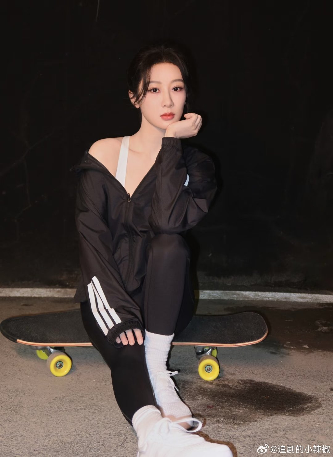 不知道为什么杨紫身上就是缺少一点时尚感。。