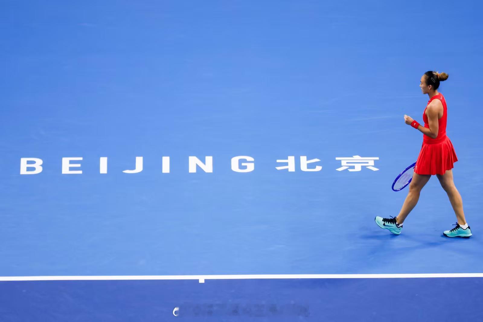 祝贺郑钦文首夺WTA1000级别赛事冠军，在主场观众的见证下，郑钦文打出了极高水