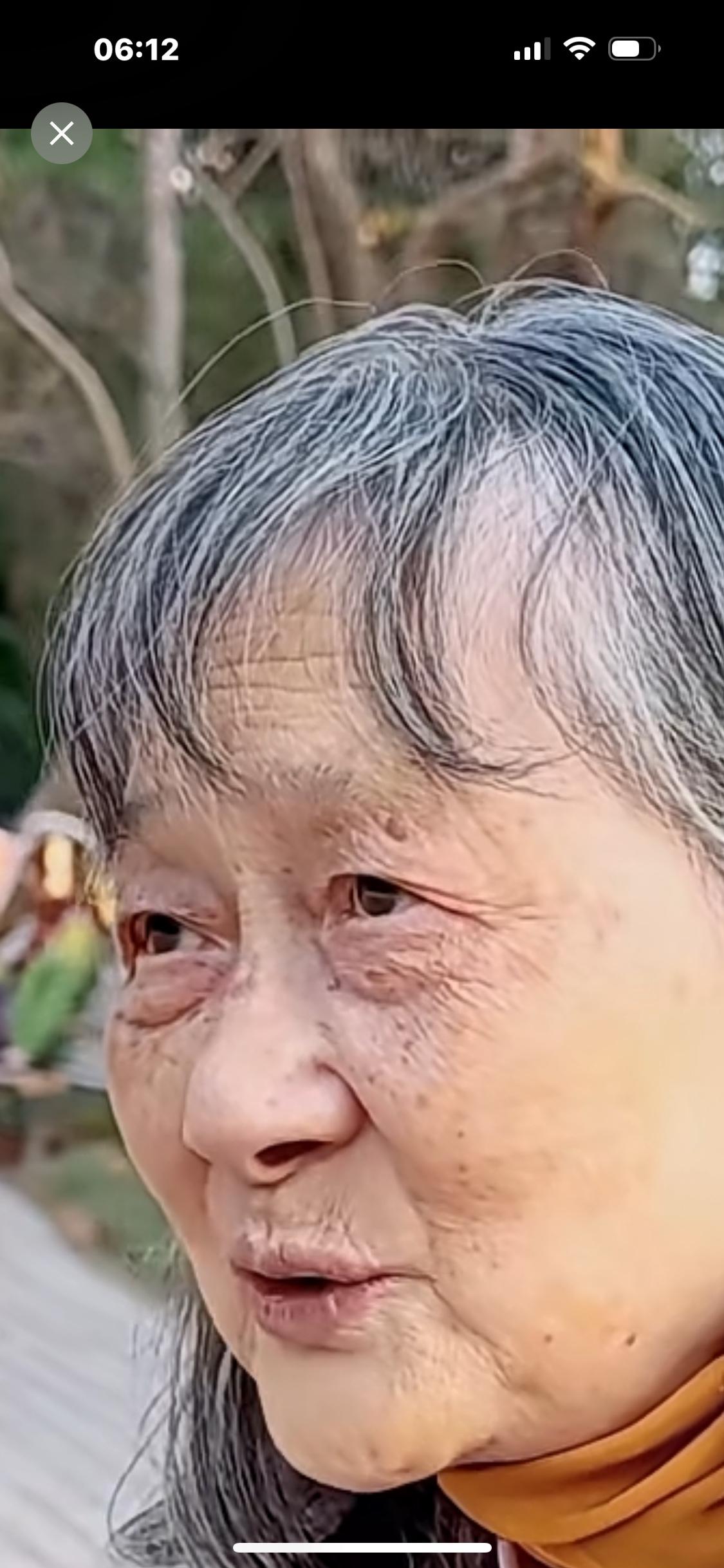 上海一个老太太，在国外呆了30年，回到上海没有老保，一生没有结婚，没有孩子。