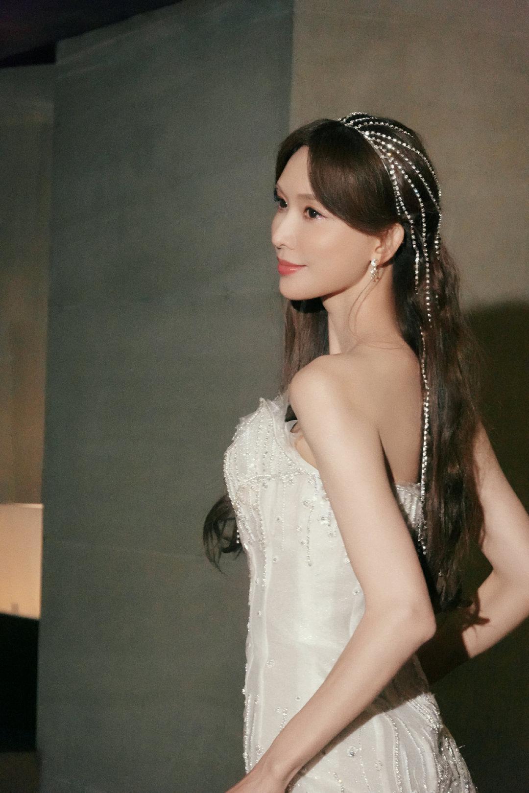 晒图笔记大赛成熟美人林志玲穿搭写真