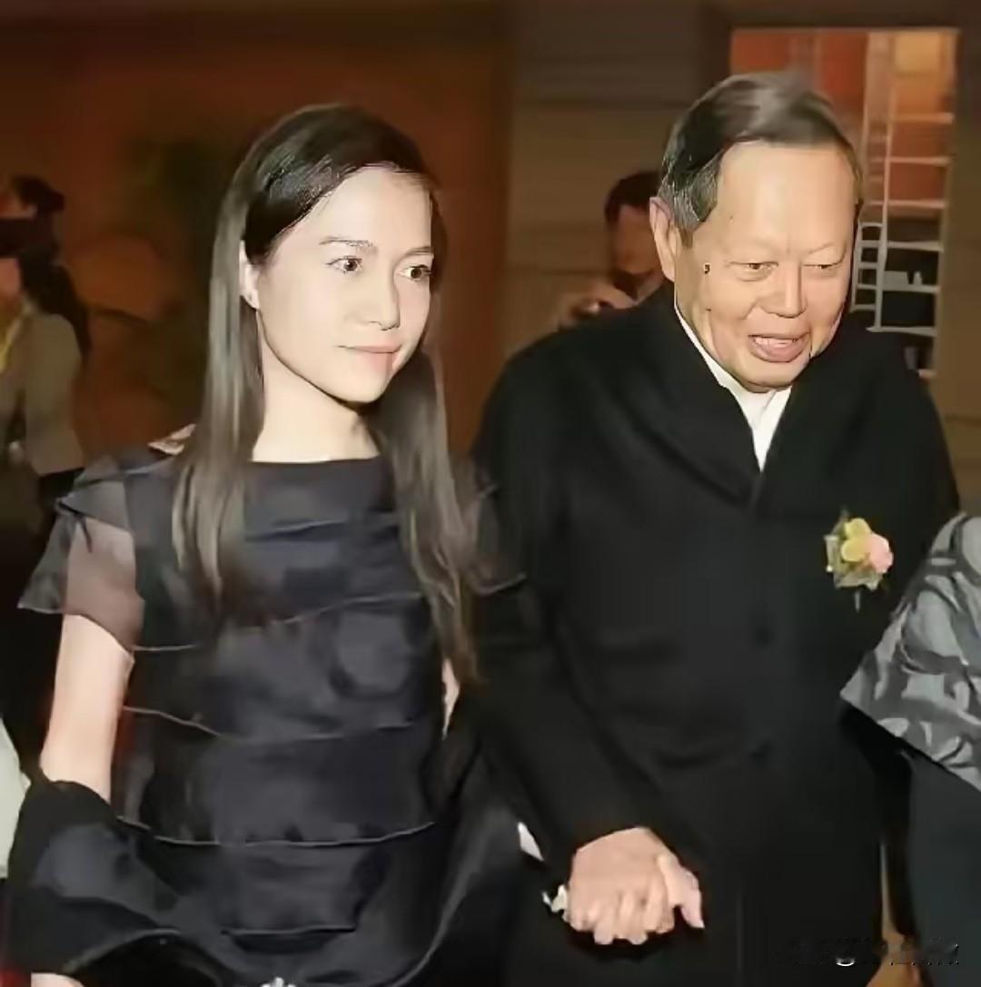 49岁的翁帆未来可能有3条路可以选择第一：重新找一个，生一个自己的孩子，有人