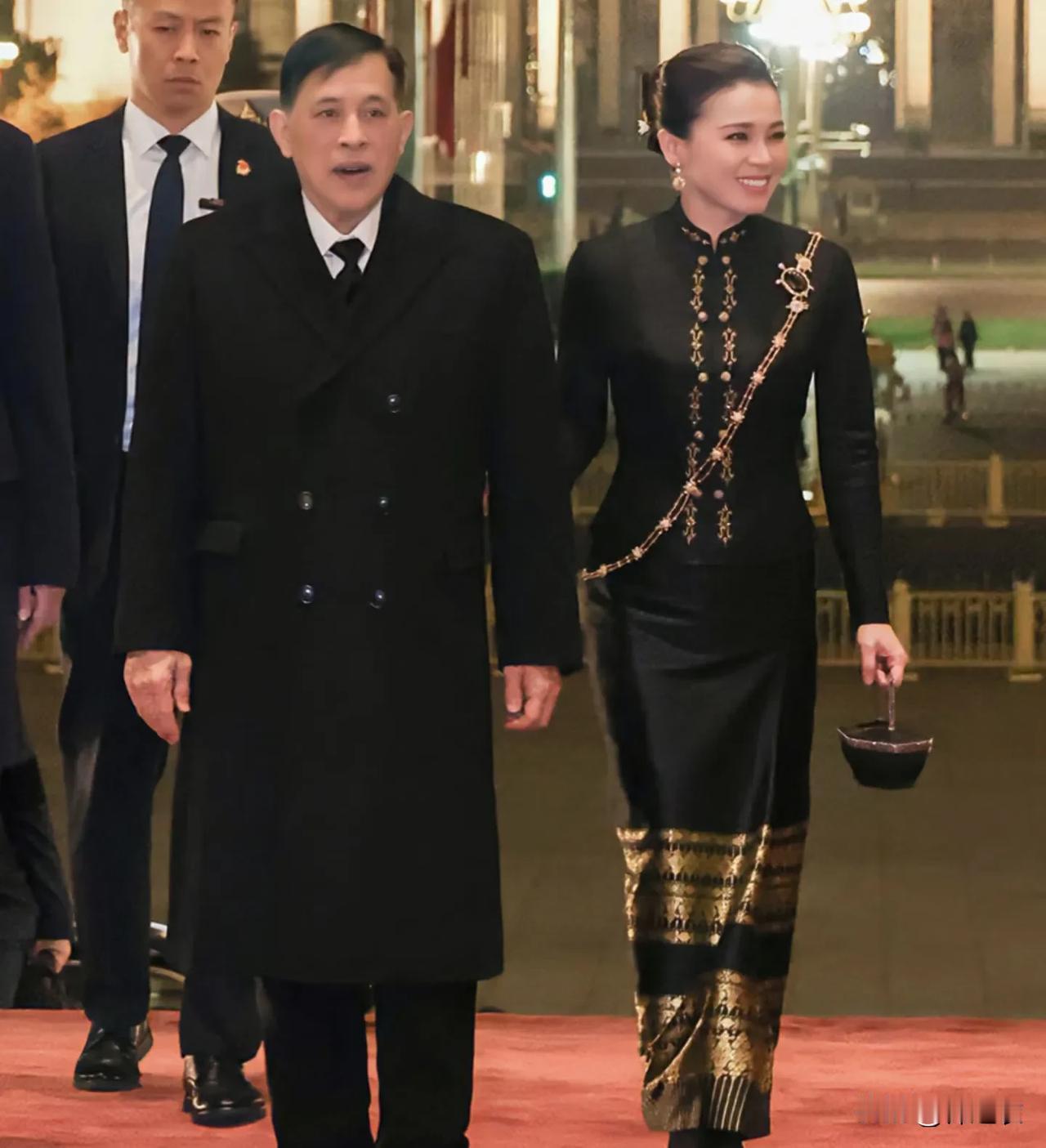 我终于懂了为什么泰王那么多女人，但是却只有苏提达能当王后而其他妃子不行的原因了。