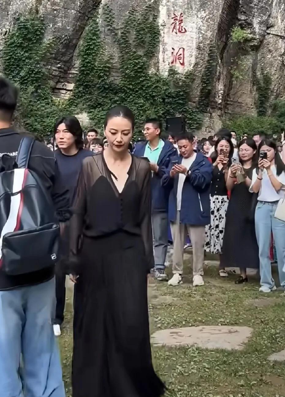 高圆圆就算有了年龄感也很优雅，照样是这么多人里面最出色的。明星就是明星。