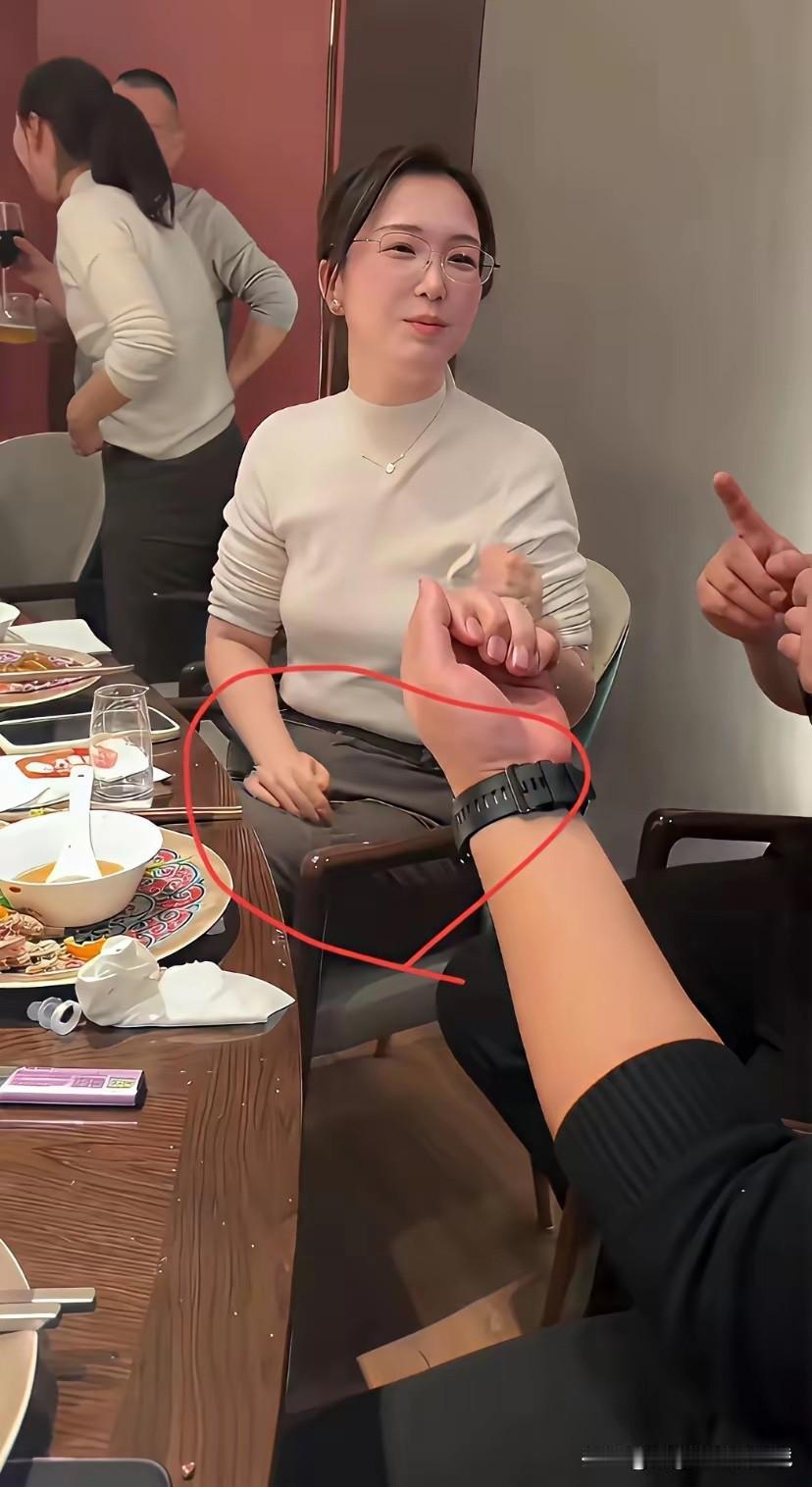 我怀疑男人都是喜欢这样的啊。