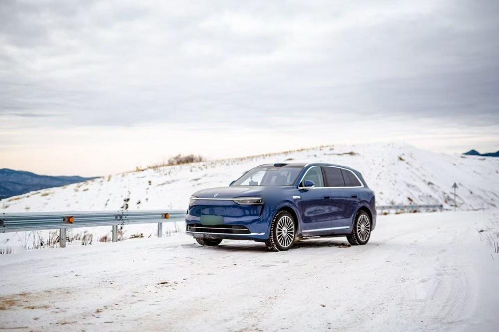 通勤路上不将就，全新问界M7把“暖”和“稳”做到位冬日通勤，考验的不只是驾驶技