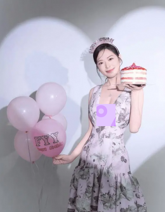TVB港姐冯盈盈31岁生日性感写真展现傲人身材