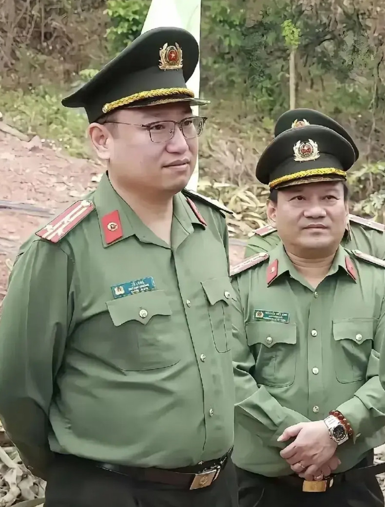 图为现任越共领导人苏林的儿子苏龙，目前担任越海阳省公安局长。与曾任公安部部长并获