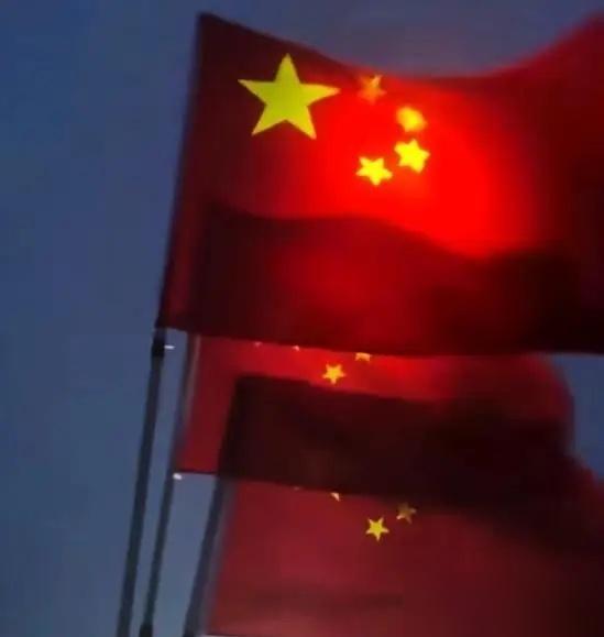 高度警惕！日本潜艇偷袭我海军舰队、攻击航空母舰，一旦得手恐影响军民士气！网友的担