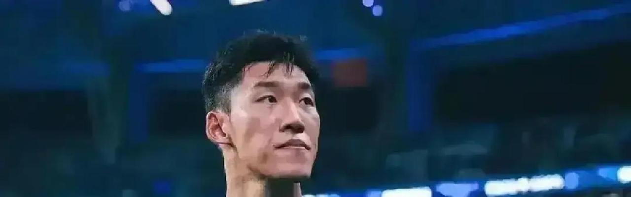 申花不要钱放人，22岁中卫直飞比利时中超第一次把核心后卫白送出去，连回购条