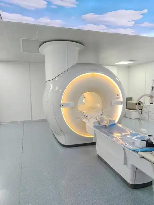 一台核磁共振仪，以前飞利浦卖我们3000万。后来，我们自己研发出来了，他扭头就卖