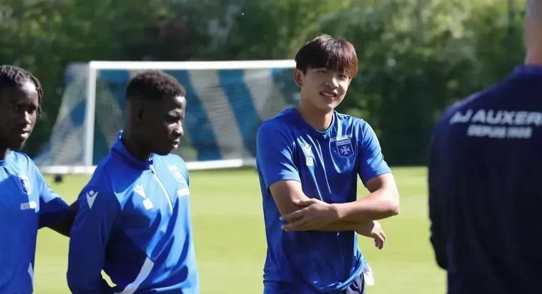 中国第一个进五大联赛的不是王钰栋，而是17岁魏祥鑫，据梅州足球博主爆料，魏祥鑫即