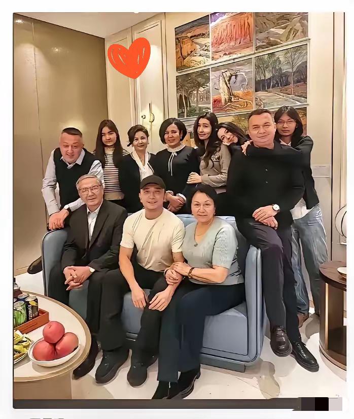 这世上最让人佩服又想不通的，就是尼格买提的父母了。各自离婚带娃重组，偏偏还能