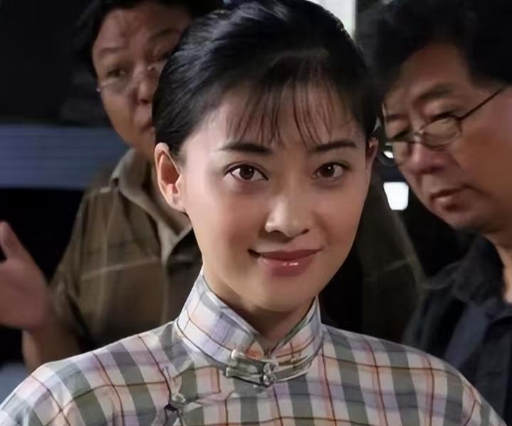 撕掉《父母爱情》安杰的滤镜，梅婷的脸，终于“脏”得让人拍手叫绝。别再盯着她的高