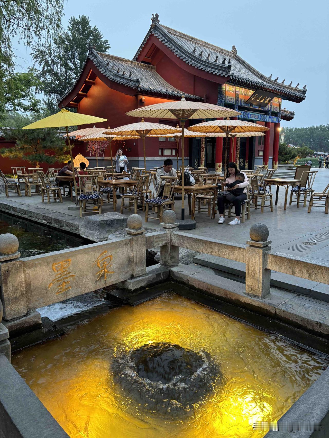 清照泉城，古韵流光，夜色中的江南水乡！假期前往明水古城一游，那夜景着实令人称