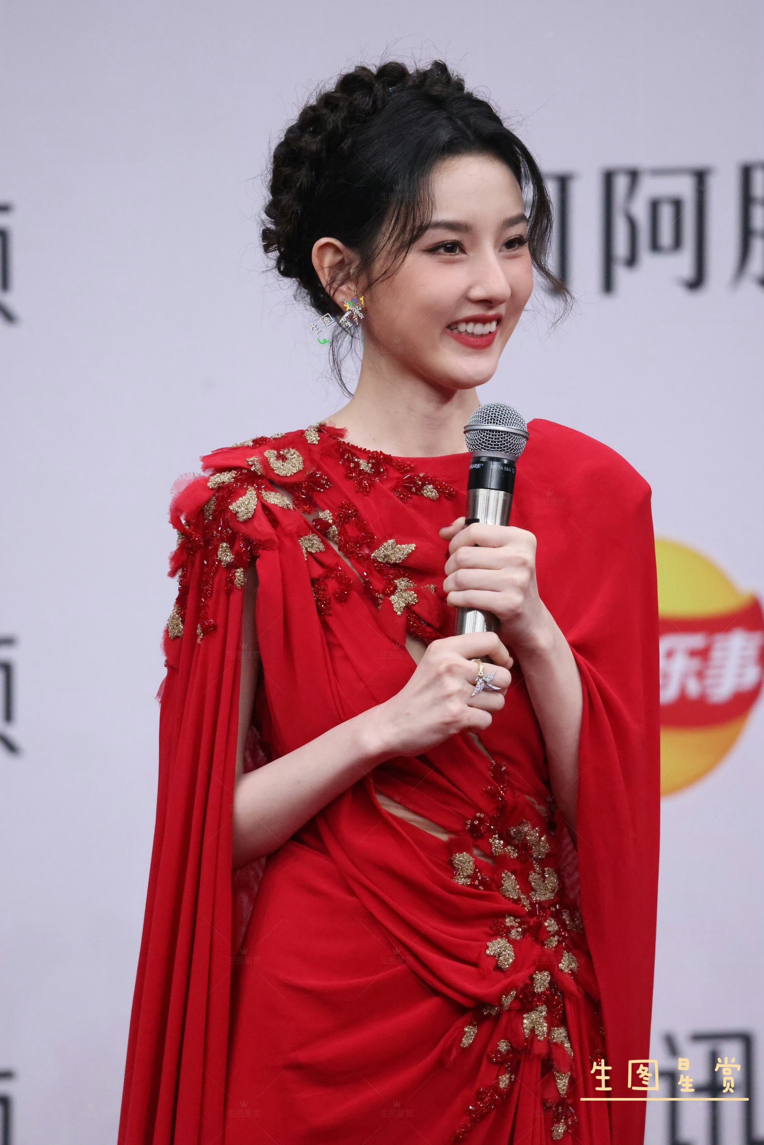 宋祖儿星光大赏红毯生图