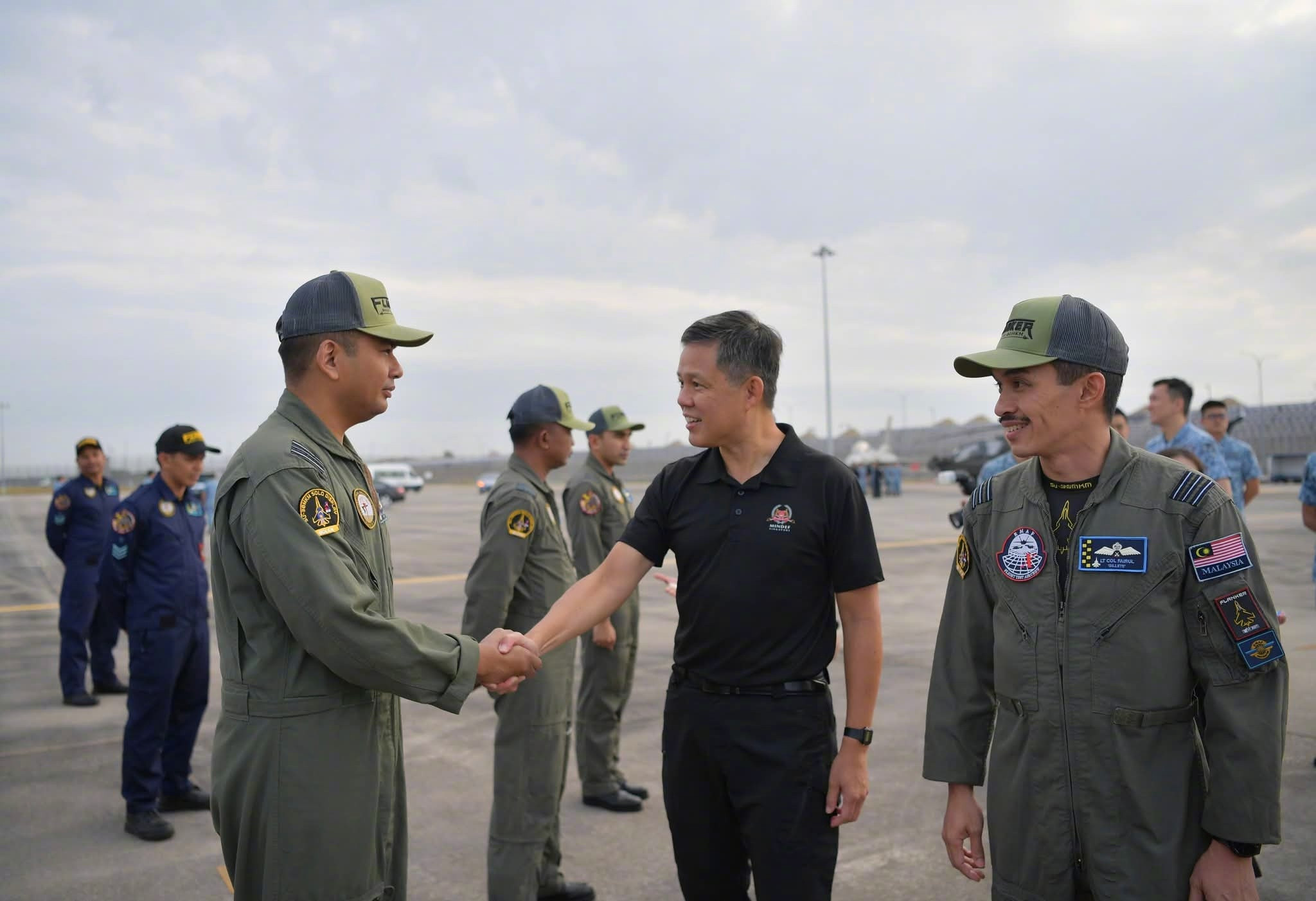 航空君航空科普新加坡国防部长会见参加本届新加坡航展的各国飞行表演单位，包括中国