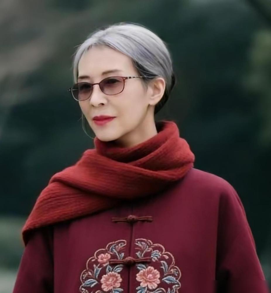 一位资深情性专家说：“不好色的男人，在女人眼里没有任何价值。你以为正儿八经的是对