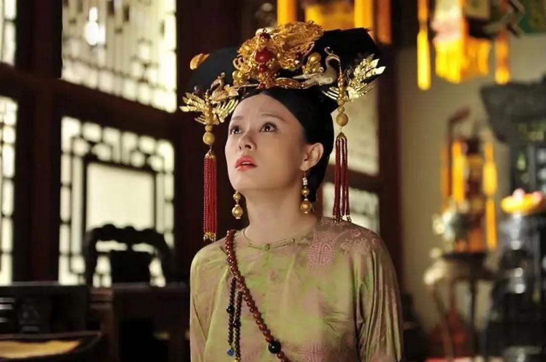 网友提问《甄嬛传》里甄嬛不立亲儿子六阿哥当皇帝，真不是不想，是实在没必要也不能啊