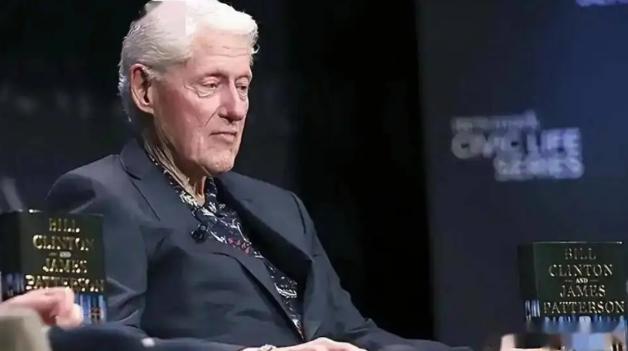 美国舆论大转向，疯狂攻击克林顿，批评他当年搞全球自由贸易，帮着跨国公司和华尔街疯