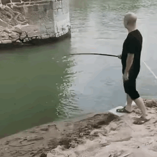 好家伙，大哥钓到了啥？人都吓跑了[捂脸哭]