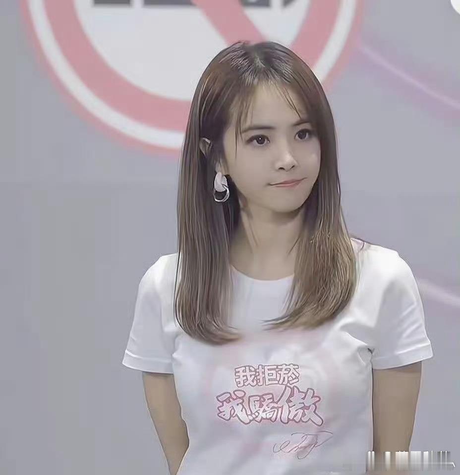 你见过19岁时的蔡依林吗？这时的她太清纯了！嫩的像剥了壳的荔枝